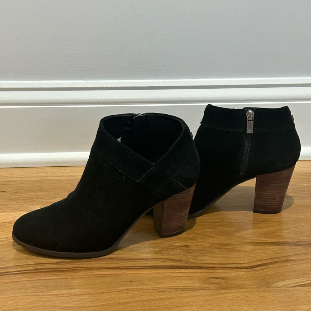 Koolaburra by Ugg Black Suede Ankle Boots, size 8